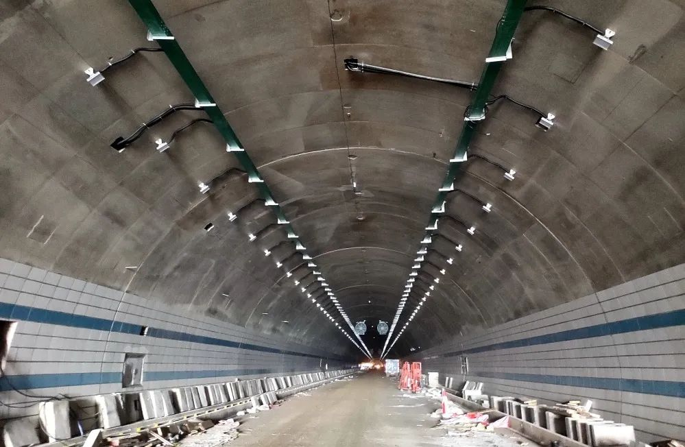 廣寧水聲嶺隧道工程進入最后一道施工工序(圖8) 廣寧水聲嶺隧道工程進入最后一道施工工序(圖8)