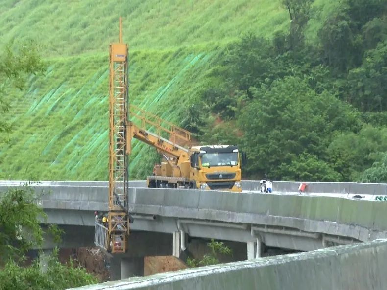 廣寧水聲嶺隧道工程進入最后一道施工工序(圖9) 廣寧水聲嶺隧道工程進入最后一道施工工序(圖9)