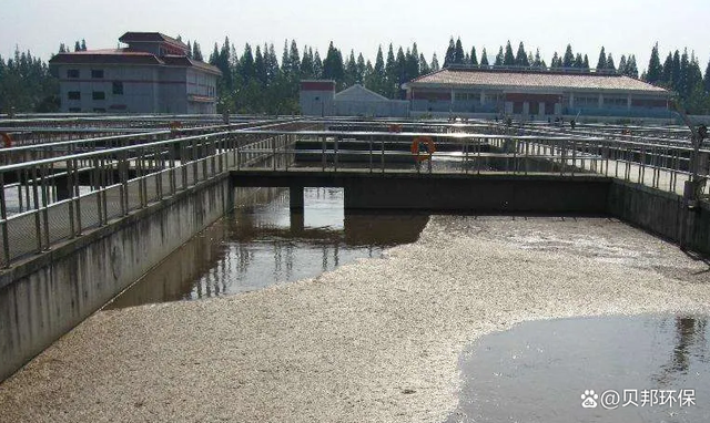 帶式壓濾機(jī)濾帶跑泥怎么辦?(圖1) 帶式壓濾機(jī)濾帶跑泥怎么辦?(圖1)