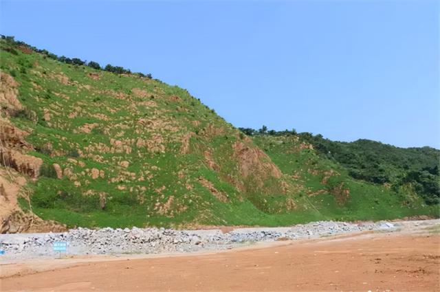 湖北一公司無證開采礦山8000噸,被罰7.7萬,國土部門兩人被問責(圖2) 湖北一公司無證開采礦山8000噸,被罰7.7萬,國土部門兩人被問責(圖2)