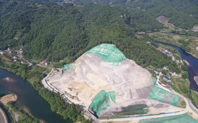 湖北一公司無證開采礦山8000噸,被罰7.7萬,國土部門兩人被問責(圖1) 湖北一公司無證開采礦山8000噸,被罰7.7萬,國土部門兩人被問責(圖1)