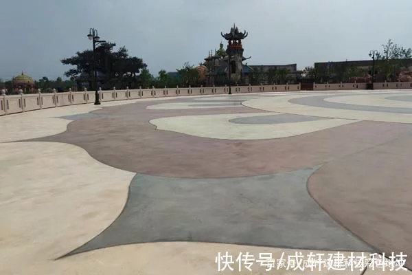 彩色混凝土洗砂地坪施工技術(shù)應(yīng)用(圖4)