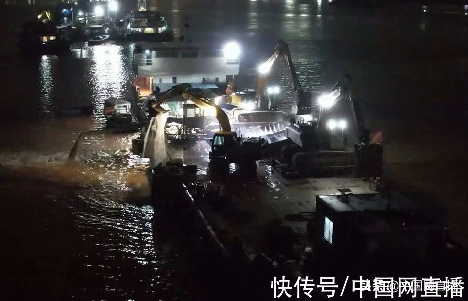 觸目驚心!黃泥水竟從洗砂船直排河道(圖4) 觸目驚心!黃泥水竟從洗砂船直排河道(圖4)