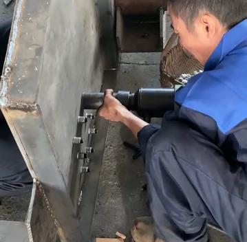 震動篩沙機鉚釘機振動篩環槽鉚釘機細砂回收機鉚釘機(圖1)