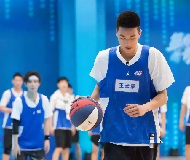 中國男籃國手被女友開撕：離隊就去洗浴中心過夜，不道歉全抖出來(圖1)