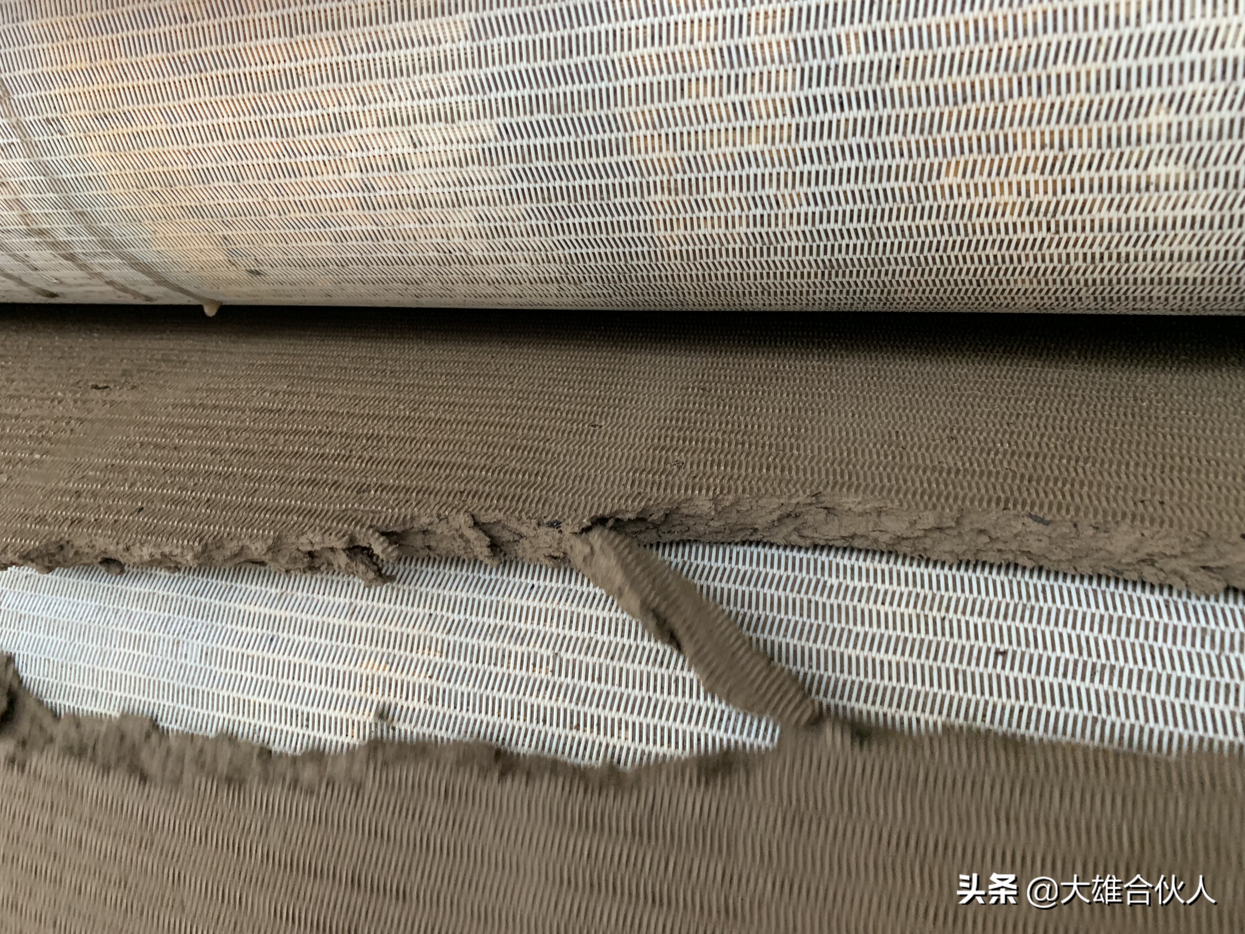 湖北省宜昌市洗砂場(chǎng),帶式壓濾機(jī)泥漿脫水處理現(xiàn)場(chǎng)(圖9) 湖北省宜昌市洗砂場(chǎng),帶式壓濾機(jī)泥漿脫水處理現(xiàn)場(chǎng)(圖9)