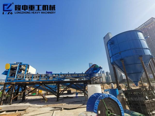 泥漿脫水機，主要用于砂場的污泥處理好設備(圖1)