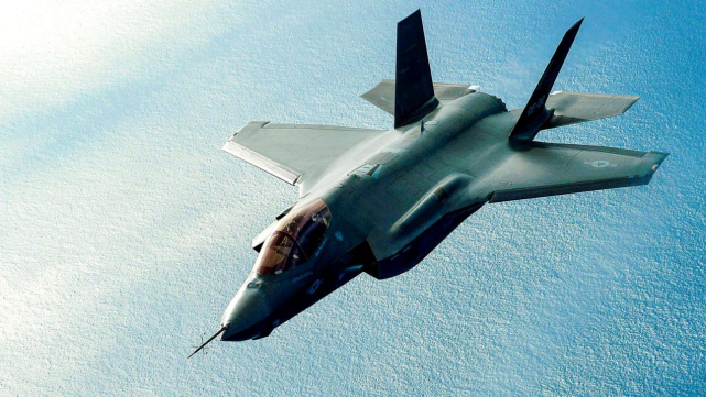 F35隱身戰斗機有多先進？全身上下都是黑科技，比F22還要厲害(圖2)