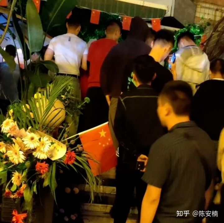 聚眾淫亂，千人約炮：成都M.C浴室群P事件曝光后，守活寡的同妻們哭了(圖4)