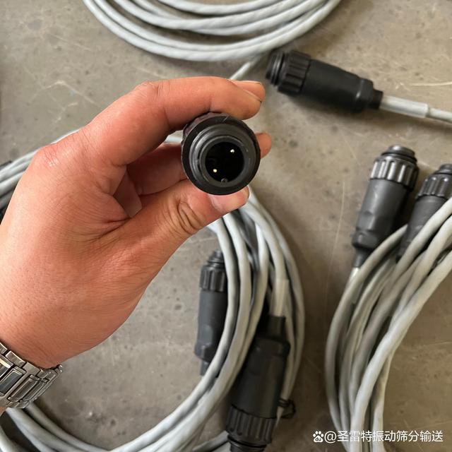 正負極材料篩分用超聲波控制電源箱你認識幾種？(圖3)
