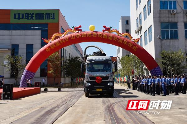 奔山赴海,中聯重科大型礦山成套設備批量發車(圖2) 奔山赴海,中聯重科大型礦山成套設備批量發車(圖2)