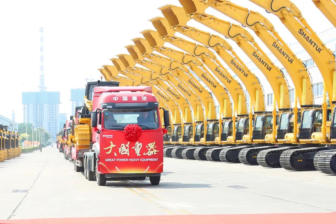 山推大型礦用裝備批量出口發(fā)運(yùn)儀式舉行(圖5)