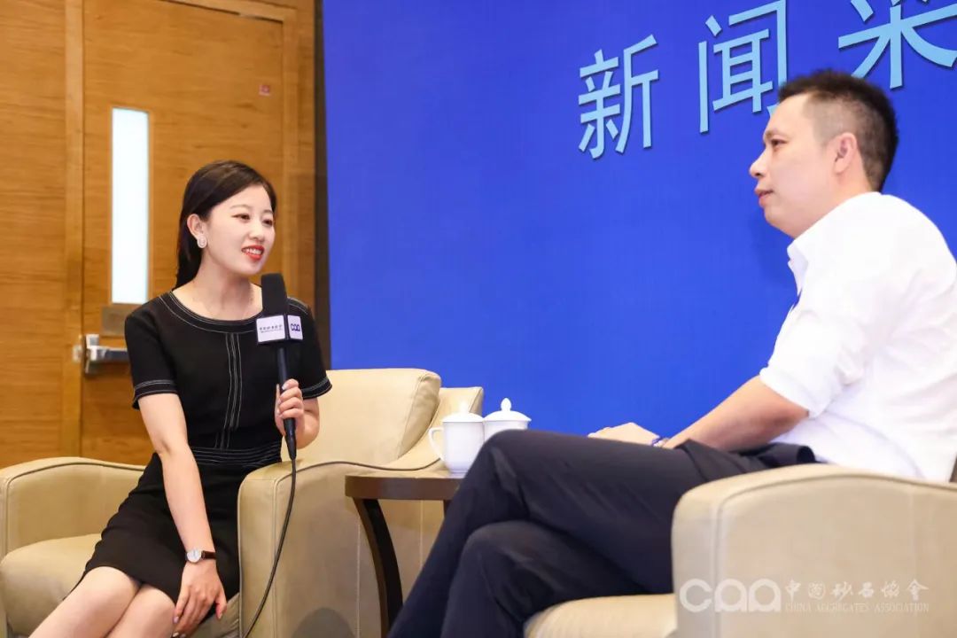 大會(huì)專訪廣東華寶礦機(jī)有限公司許樣平：未來將著力于在大產(chǎn)量、低耗能、智能化，適用于硬巖礦山的設(shè)備技術(shù)領(lǐng)域研發(fā)創(chuàng)新(圖4)