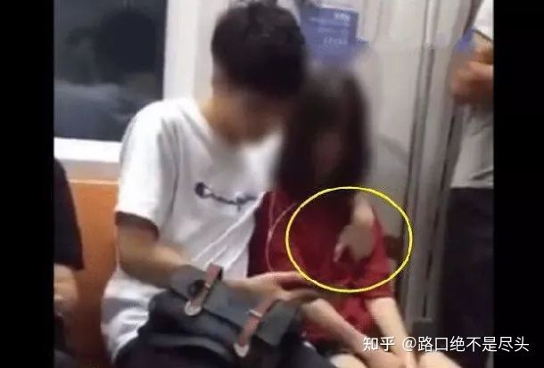 溫州星巴克上演精彩一幕,不雅行為被“現(xiàn)場直播”:別把不要臉,當(dāng)成性解放!(圖7) 溫州星巴克上演精彩一幕,不雅行為被“現(xiàn)場直播”:別把不要臉,當(dāng)成性解放!(圖7)