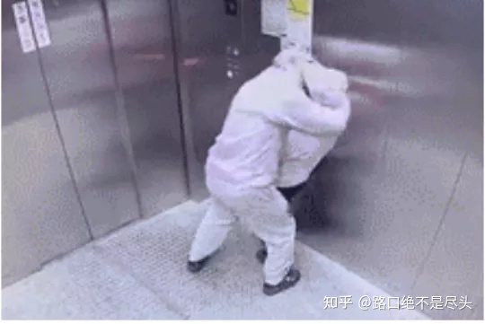 溫州星巴克上演精彩一幕,不雅行為被“現(xiàn)場直播”:別把不要臉,當(dāng)成性解放!(圖5) 溫州星巴克上演精彩一幕,不雅行為被“現(xiàn)場直播”:別把不要臉,當(dāng)成性解放!(圖5)