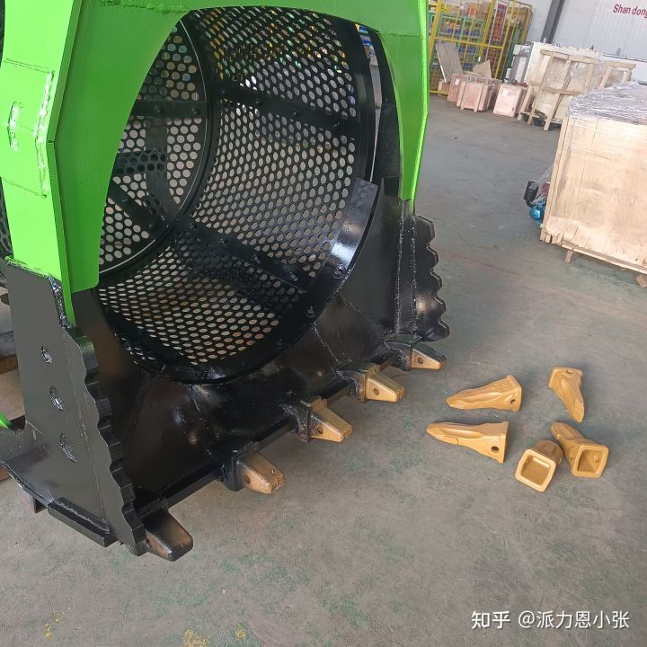 山東派力恩挖掘機(jī)滾筒篩工地沙土篩分斗河卵石篩分斗旋轉(zhuǎn)篩分斗(圖2) 山東派力恩挖掘機(jī)滾筒篩工地沙土篩分斗河卵石篩分斗旋轉(zhuǎn)篩分斗(圖2)