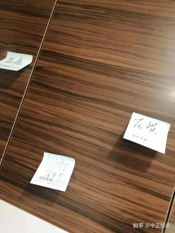 昆明驗房案例:官渡區(qū)某樓盤?精裝房頂面砂眼、柜門損壞、門扇閉合不嚴...(圖2) 昆明驗房案例:官渡區(qū)某樓盤?精裝房頂面砂眼、柜門損壞、門扇閉合不嚴...(圖2)