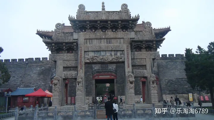 泰安:它是帝王封禪祭祀典禮之地,神秘威嚴(yán),竟曾住著神仙一家!(圖2) 泰安:它是帝王封禪祭祀典禮之地,神秘威嚴(yán),竟曾住著神仙一家!(圖2)