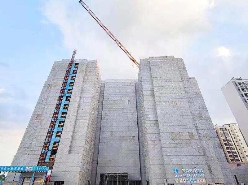 白云機場三期安置區(qū)裝配式住宅樓全面封頂(圖1)