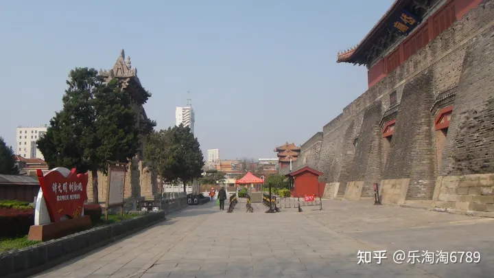 泰安:它是“皇城根里第一條街”,是泰安最繁華老街之一,如今還殘存些許影子,現(xiàn)卻幾無(wú)人知!(圖4) 泰安:它是“皇城根里第一條街”,是泰安最繁華老街之一,如今還殘存些許影子,現(xiàn)卻幾無(wú)人知!(圖4)
