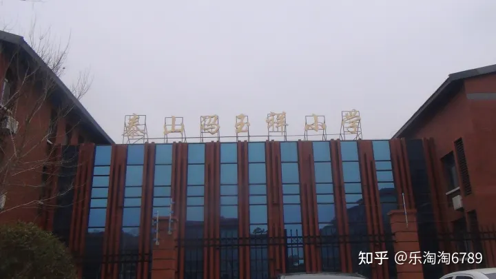 泰安一條街道，首有著名景點，尾有繁華夜市，低調卻有頂尖美食，內有一建筑承載了幾代人的記憶！(圖6)