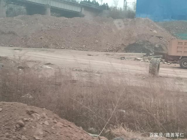 三門峽市好陽河陽店鎮(zhèn)段，兩家洗砂場非法長期占用河道，非法采砂(圖2)